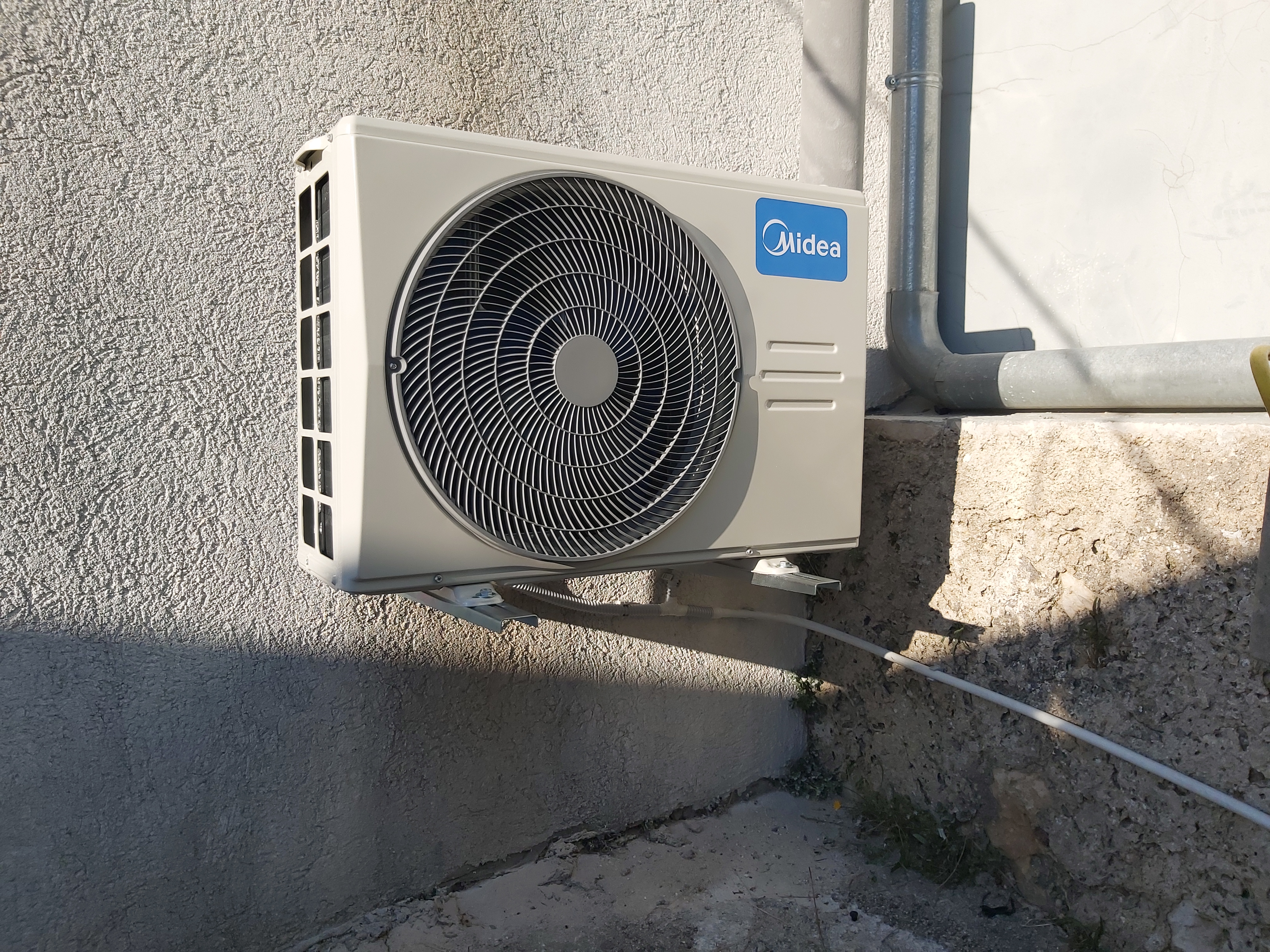 Klima uređaj Midea Solstice 3.5 kW - EZ-12RD6-I/EZ-12RD6-O sa uključenom montažom*